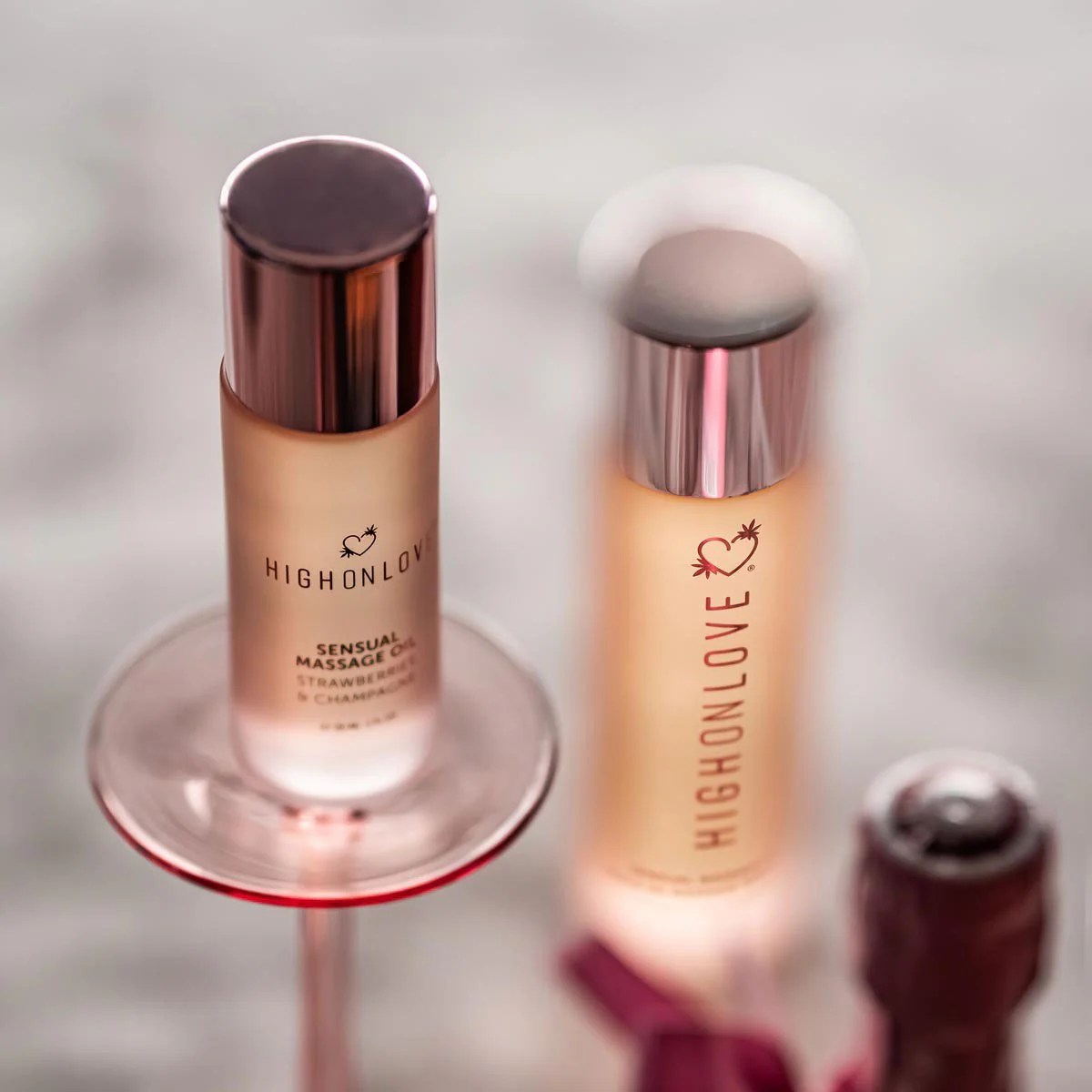 Image de High on Love – Sensual Massage Oil Strawberries & Champagne – 30mL