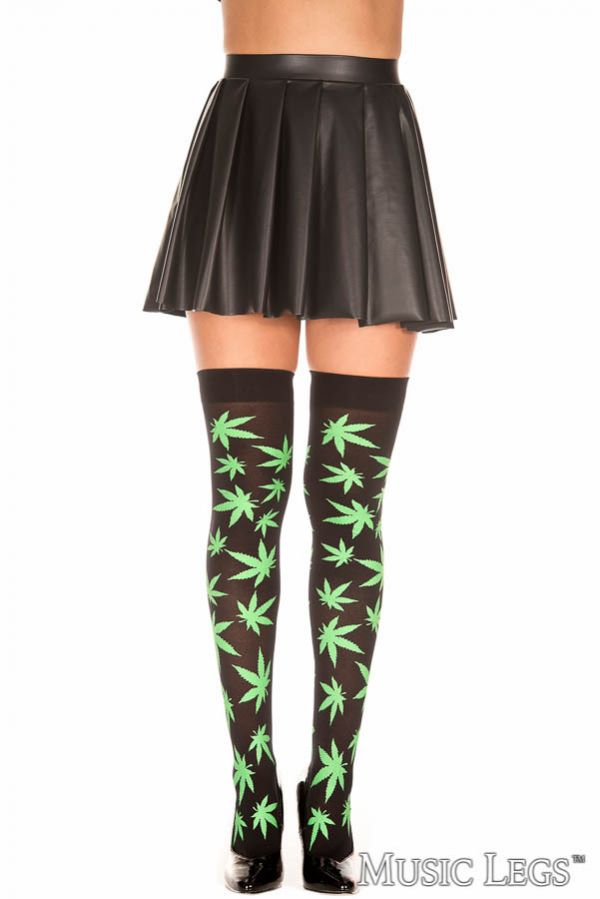 Image de Bas avec motifs de feuilles de cannabis