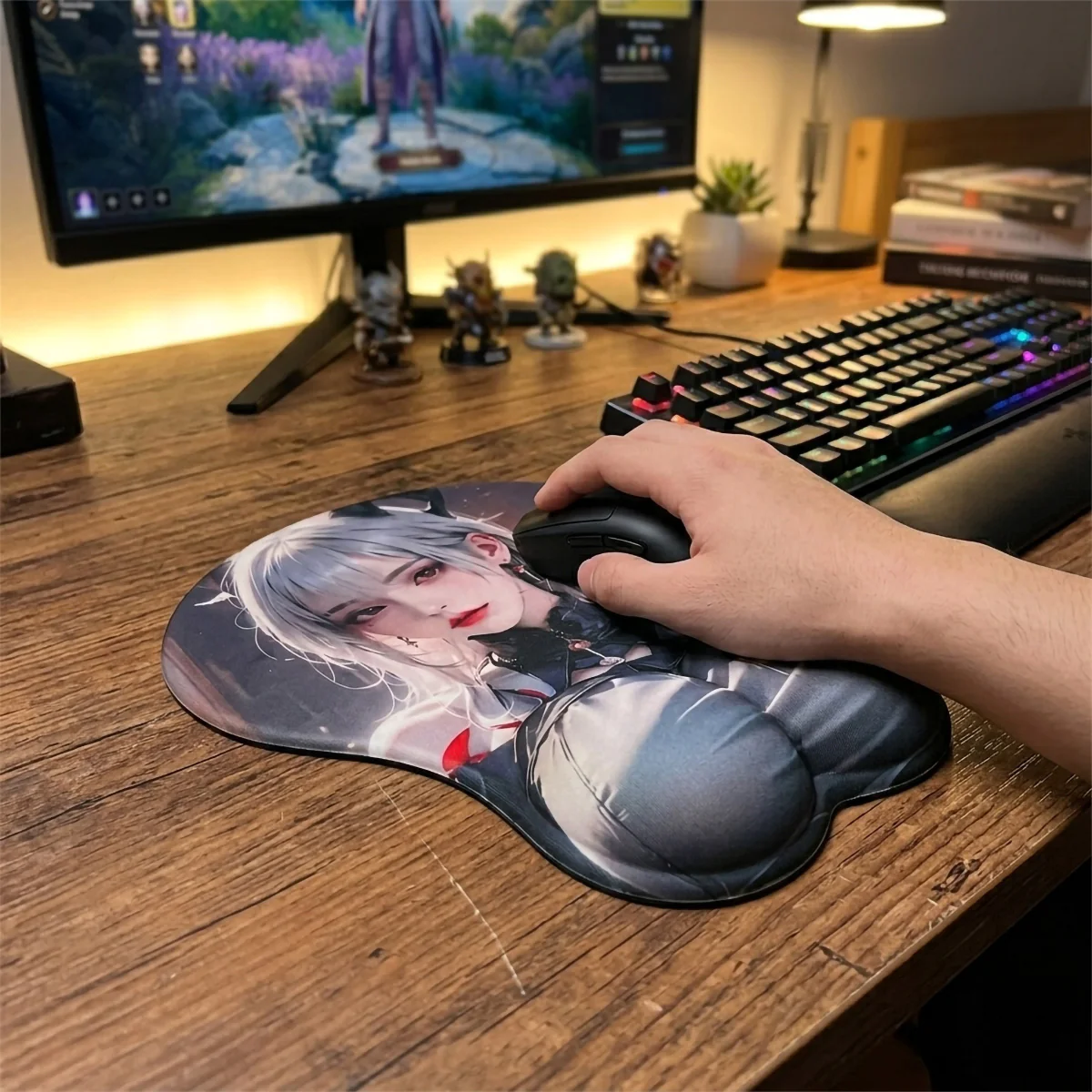 Image de Tapis de souris Anime – Fille anime aux cheveux gris avec un haut bleu
